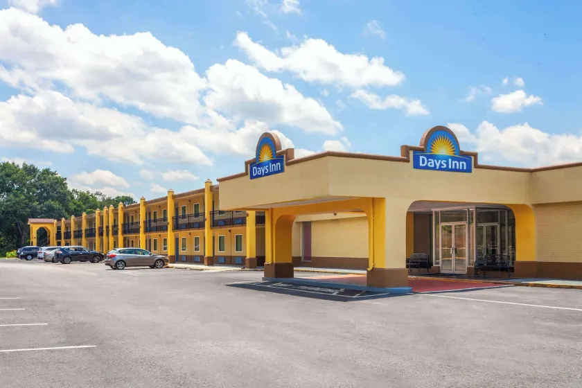 Days Inn by Wyndham Shelby - Image 1