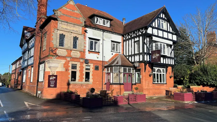 The Royal Oak Hotel and Restaurant - Image 1