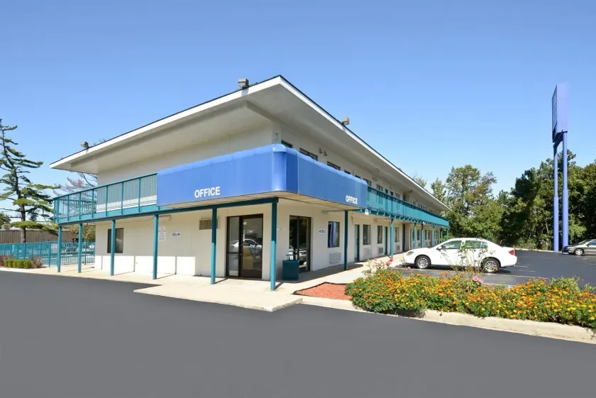 Americas Best Value Inn Battle Creek - Image 1