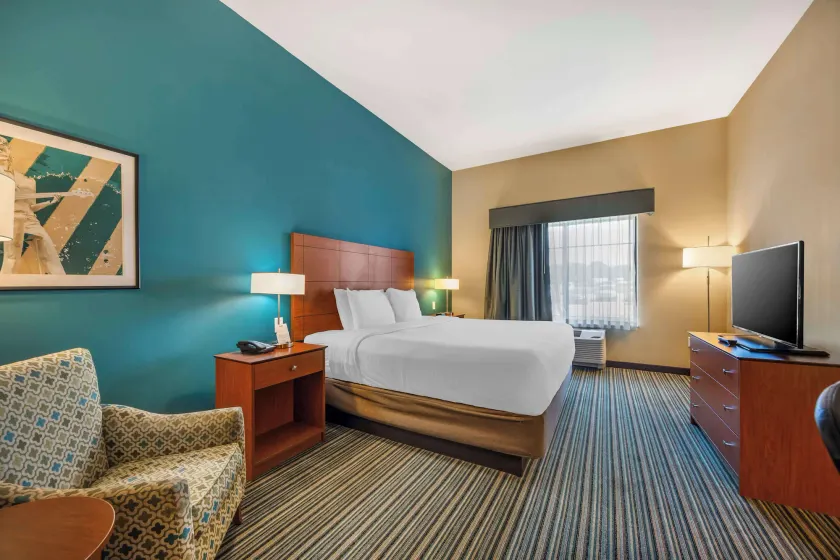 Best Western Plus Tuscumbia/Muscle Shoals Hotel & Suites - Image 1