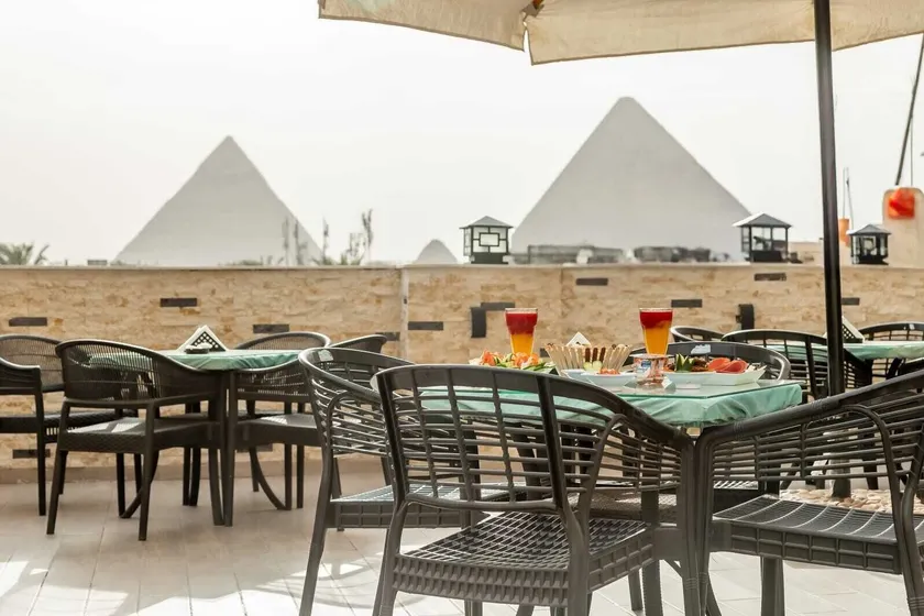 Night Pyramids Inn - Image 1