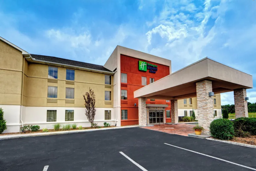 Holiday Inn Express & Suites Crossville by IHG - Image 1