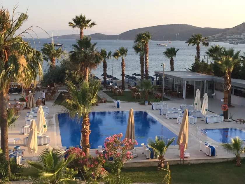 Nagi Beach Hotel - Image 1