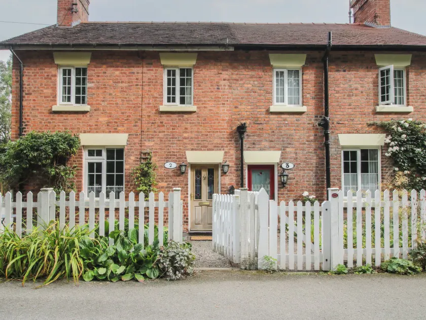2 Aqueduct Cottages - Image 1