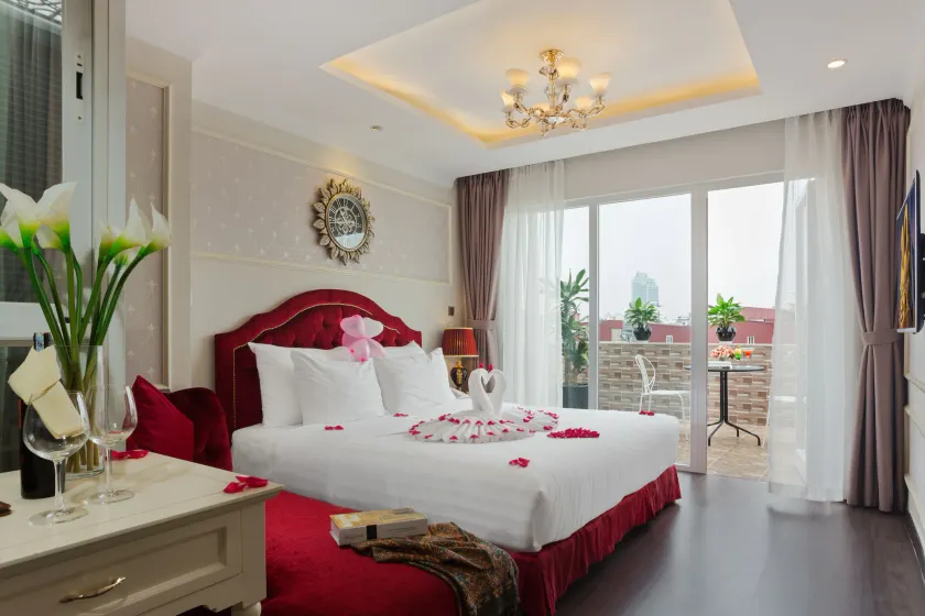 Luxury Old Quarter Hotel & Gym - Image 1
