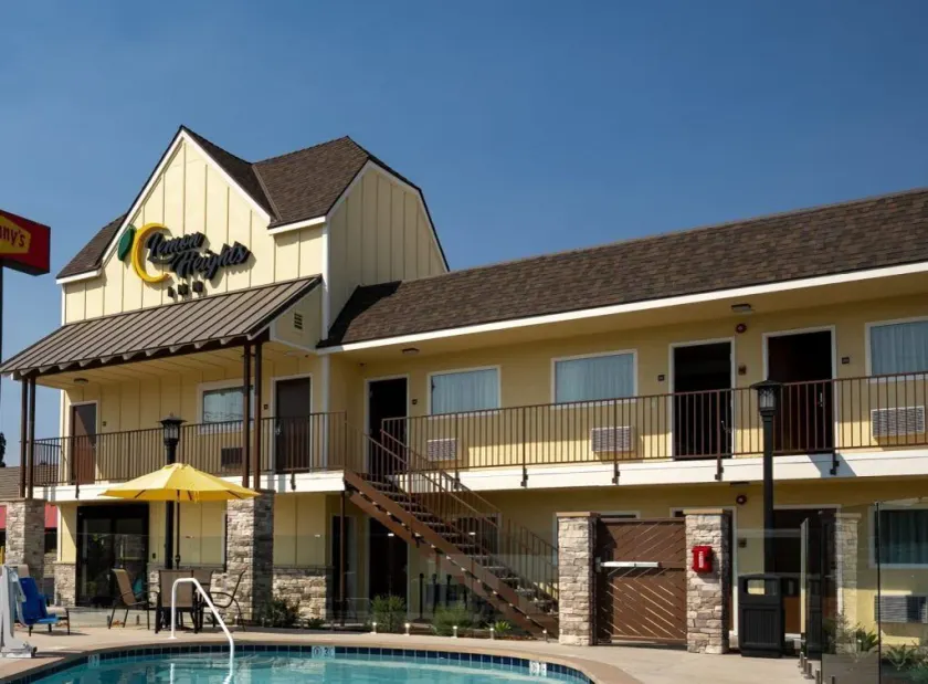 Lemon Heights Inn - Image 1