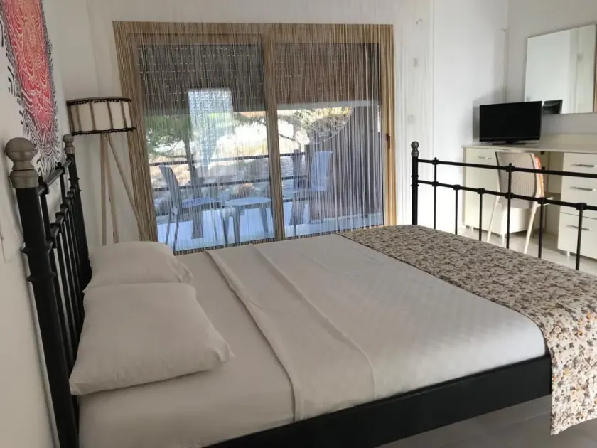 Hotel Sea - Image 1