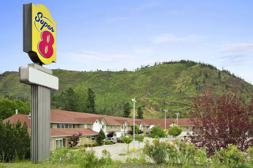 Super 8 by Wyndham West Kelowna BC - Image 1