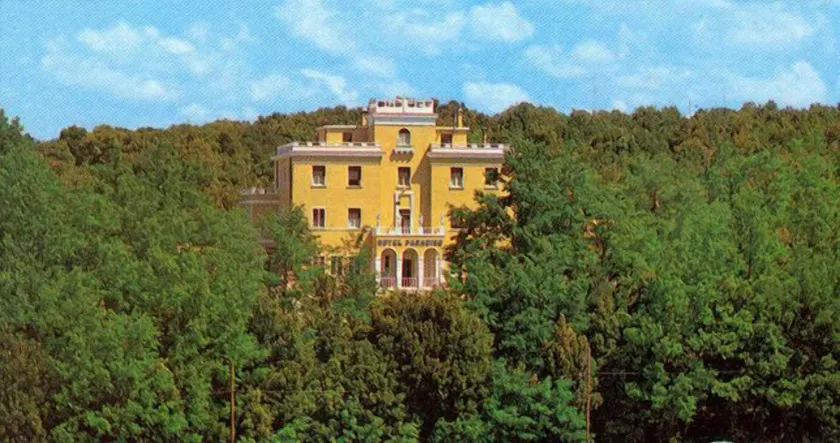 Hotel Paradiso - Image 1