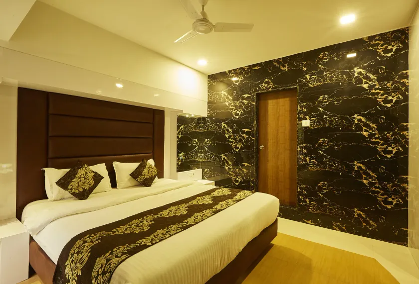 Hotel Alibaba Mumbai - Image 1