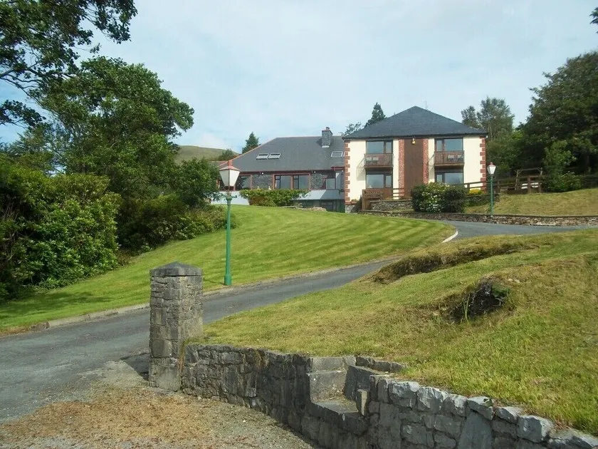 Kylemore Pass Hotel - Image 1