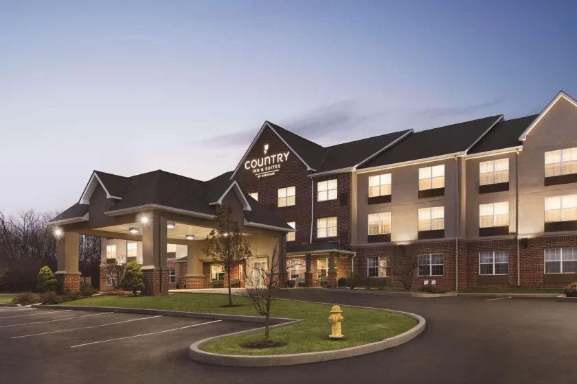 Country Inn & Suites by Radisson, Beavercreek-Dayton - Image 1