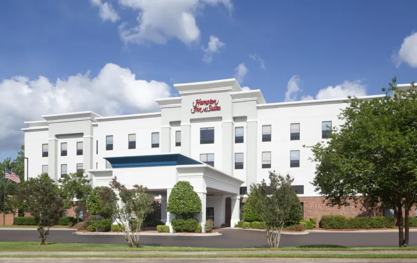 Hampton Inn & Suites Natchez - Image 1