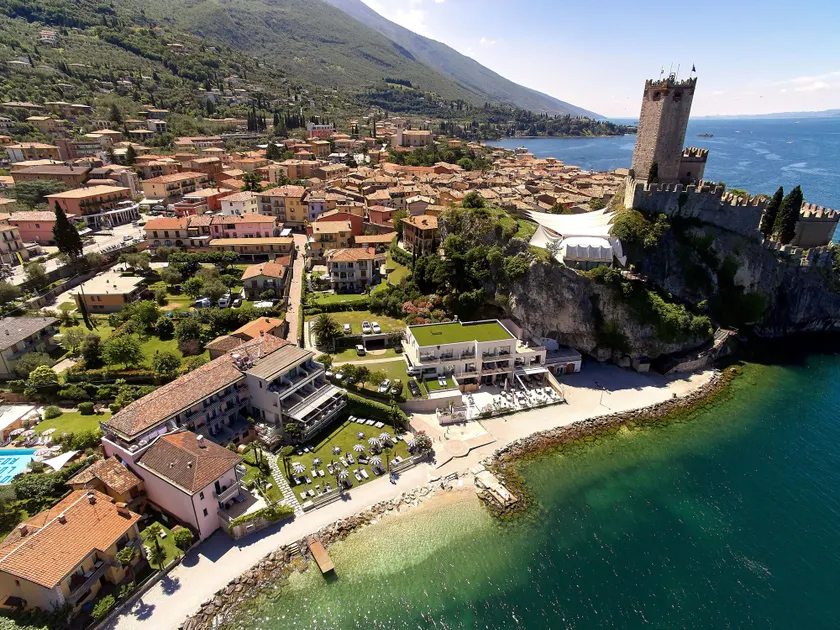 Hotel Castello Lake Front - Image 1