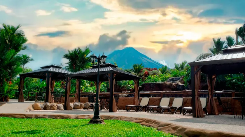 Volcano Lodge, Hotel & Thermal Experience - Image 1