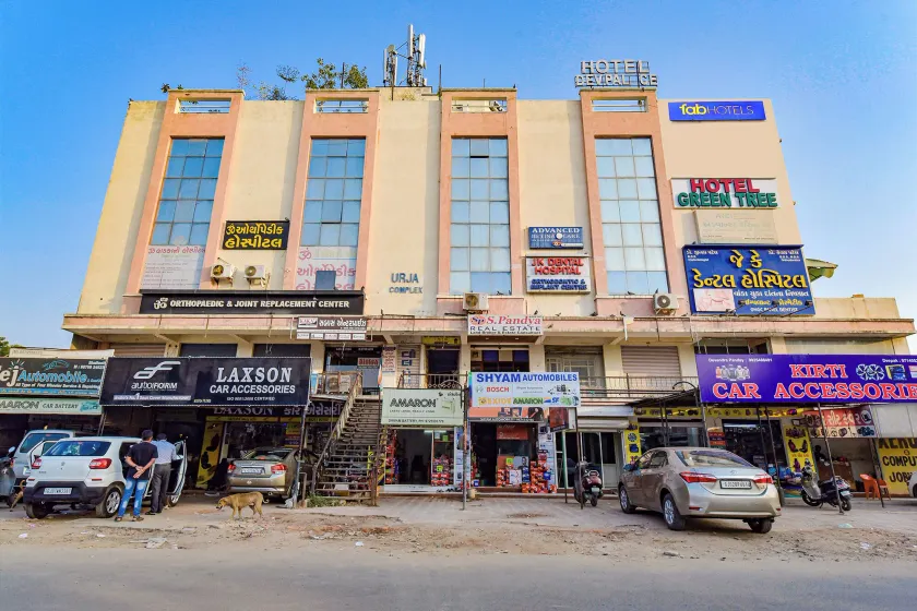 Green Tree Hotel - Image 1