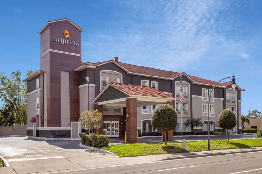 La Quinta by Wyndham Tampa Bay Area-Tampa South - Image 1