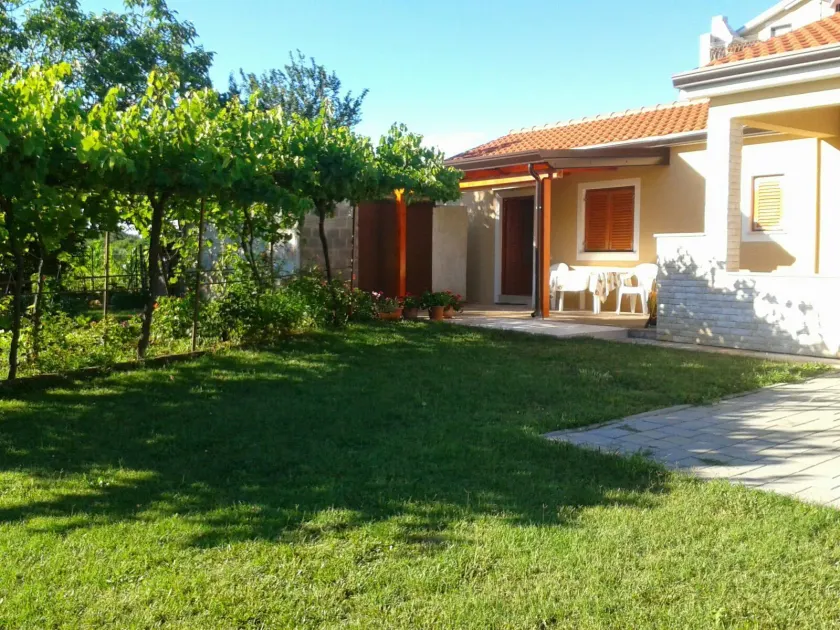 MIMA house with apartments - Image 1
