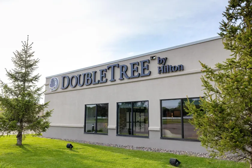 DoubleTree by Hilton Austin, MN - Image 1