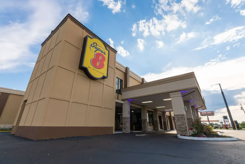 Super 8 by Wyndham Goldsboro - Image 1