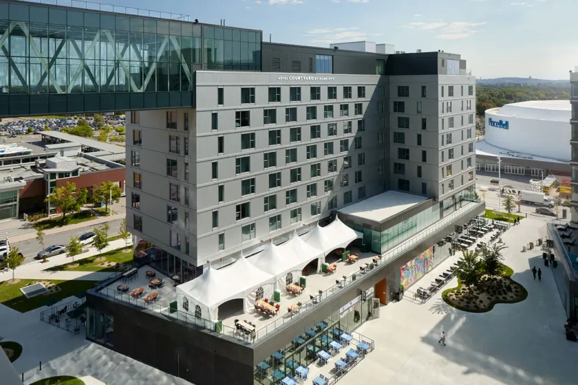 Courtyard by Marriott Montreal Laval - Image 1