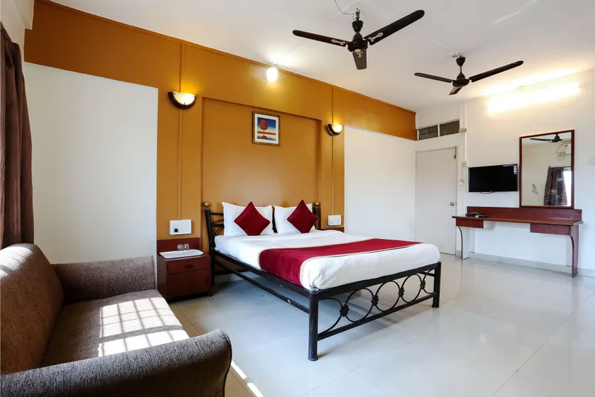 HMR Hotels - Hotel HMR Royal Inn - Image 1