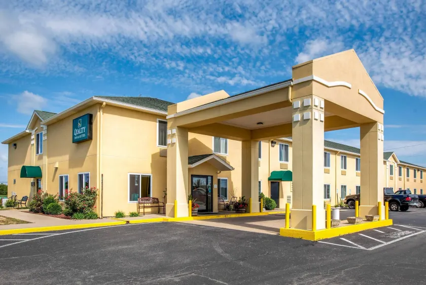 Quality Inn & Suites Brandenburg - Fort Knox - Image 1