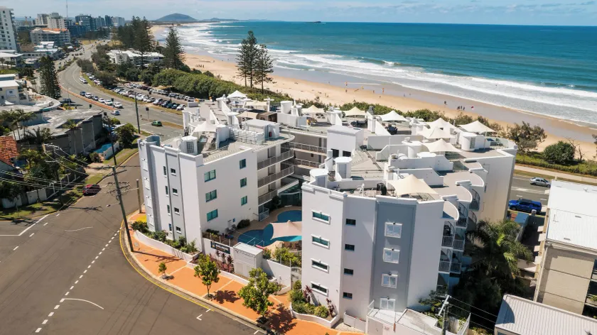 Grand Palais Boolarong Beachside Apartments - Image 1