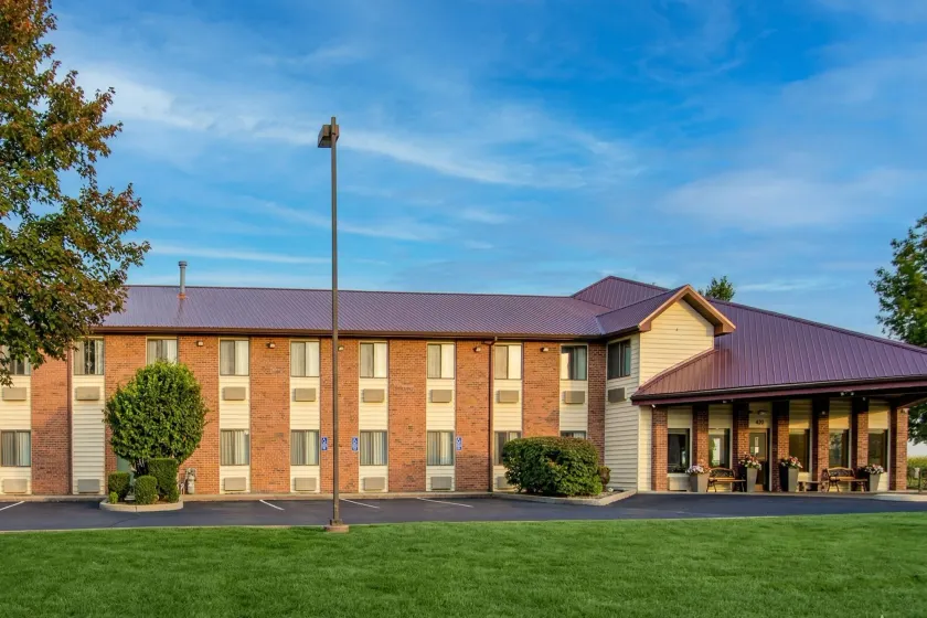 Capital O Amerihost Inn and Suites Mexico Hwy 54 MO - Image 1