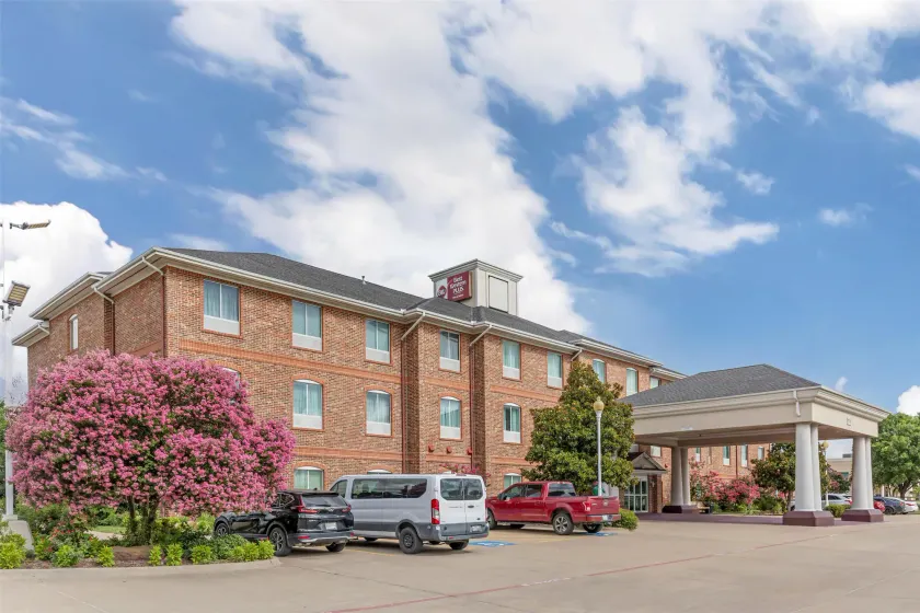 Best Western Plus Waxahachie Inn & Suites - Image 1