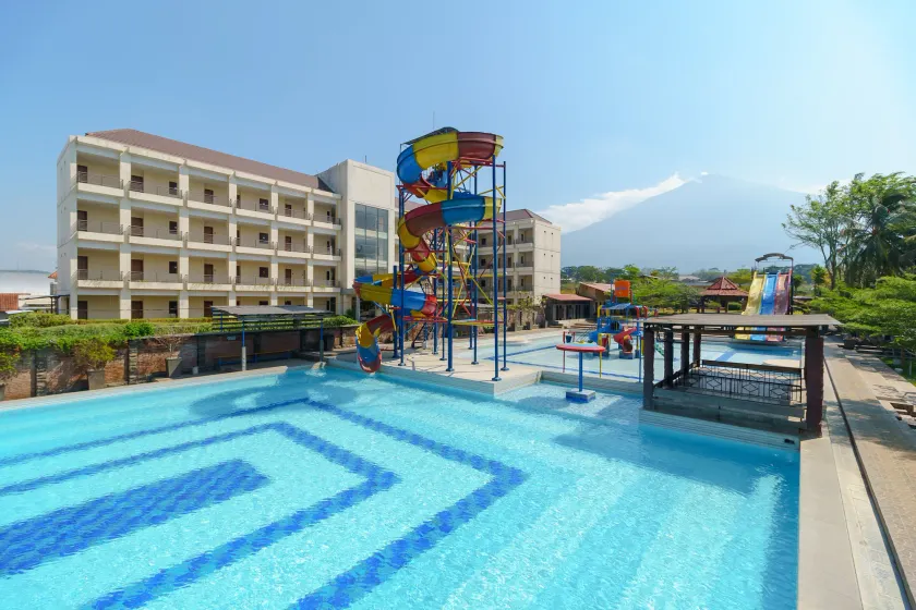 RedDoorz Resort Premium @ Sangkan Hurip Kuningan - Image 1