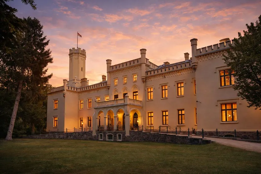 Romantik Hotel Schloss Reichenow - Image 1