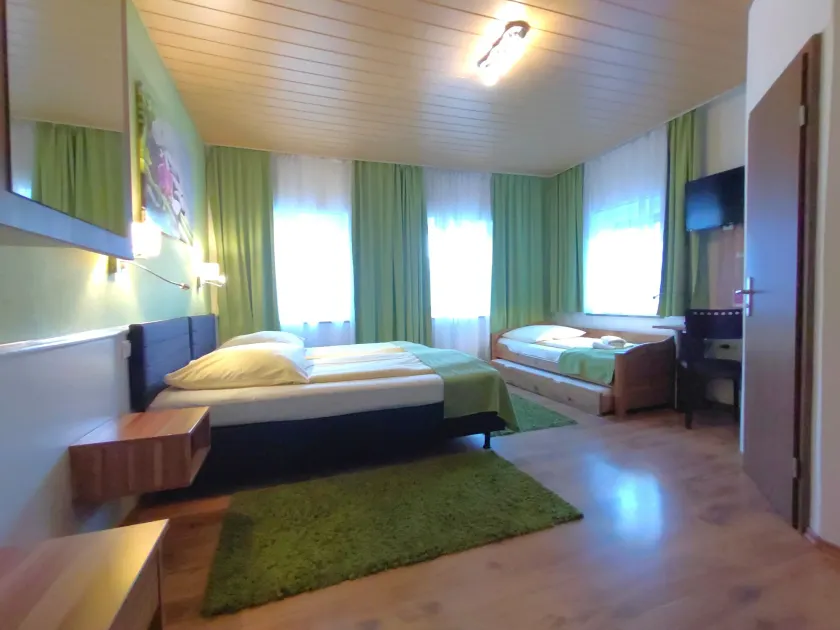 Hotel Smart-Inn - Image 1