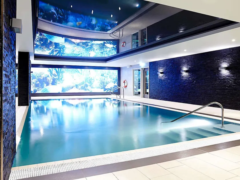Novotel London Brentford - Image 1