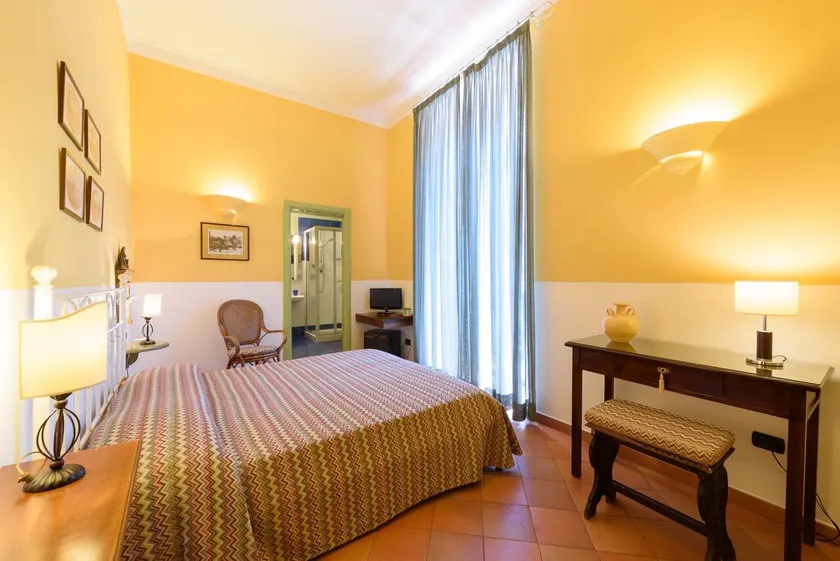Hotel Mergellina - Image 1