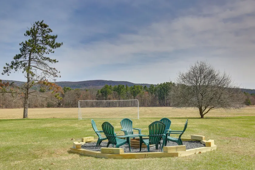 4 Mi to Great Barrington: Berkshires Retreat! - Image 1