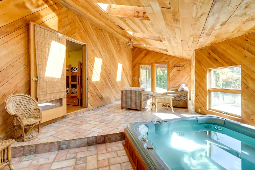 Spacious Woodbury Home w/ Pool + Hot Tub! - Interior
