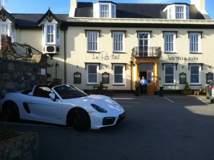 La Piette Hotel - Image 1