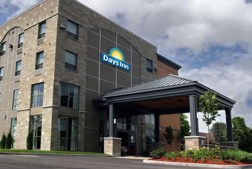 Days Inn by Wyndham Levis - Image 1
