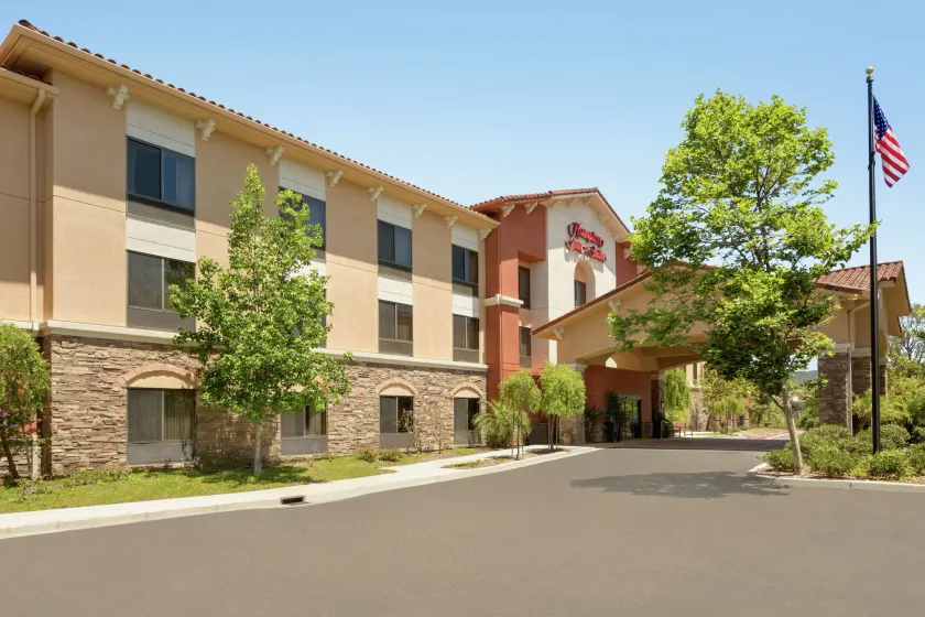 Hampton Inn & Suites Thousand Oaks, CA - Image 1