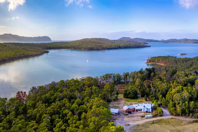 Bruny Island Lodge - Image 1