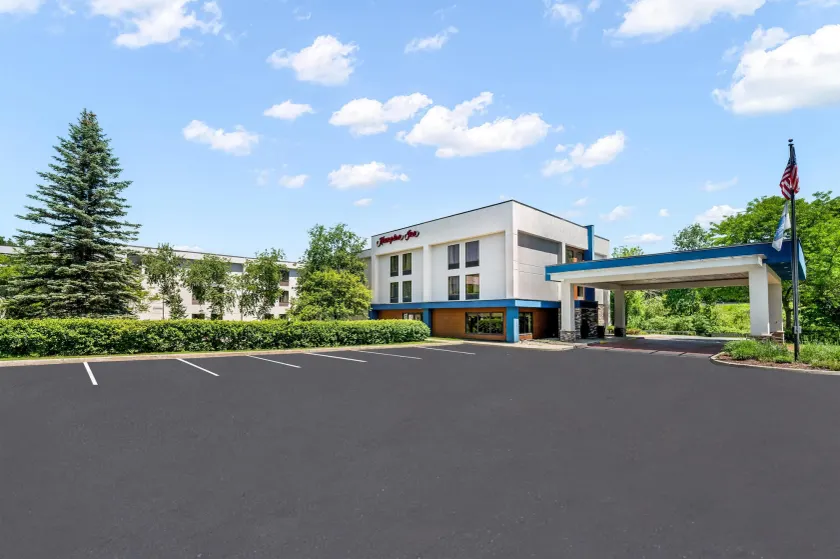 Hampton Inn White River Junction - Image 1