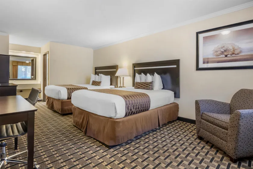 Best Western PLUS Inn of Hayward - Image 1