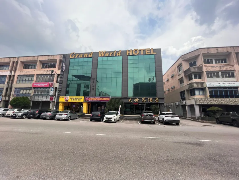 Grand World Hotel - Image 1