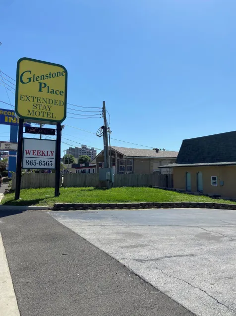 Glenstone place extended stay motel - Image 1