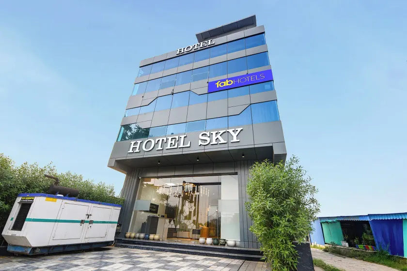 Fabhotel Sky I - Image 1