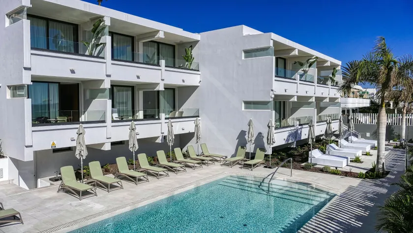 RELAXIA BEVERLY SUITES - Image 1