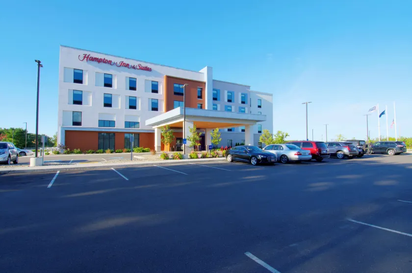 Hampton Inn & Suites Portland West - Image 1