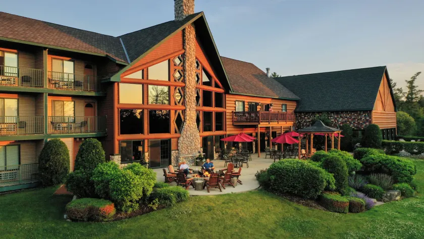 Crooked River Lodge - Image 1