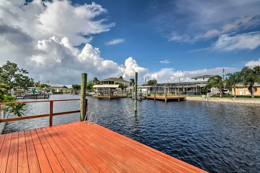 Canalfront Hudson Home W/private Dock & Yard! - Image 1